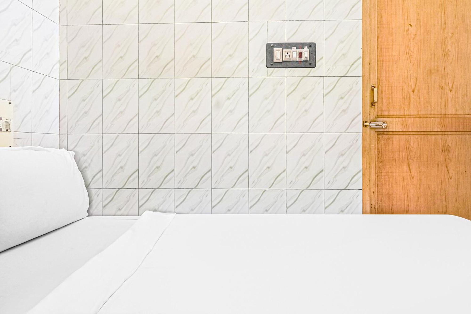 Hotel SPOT ON 84555 Venkata Sai Residency Tirupati Exterior foto