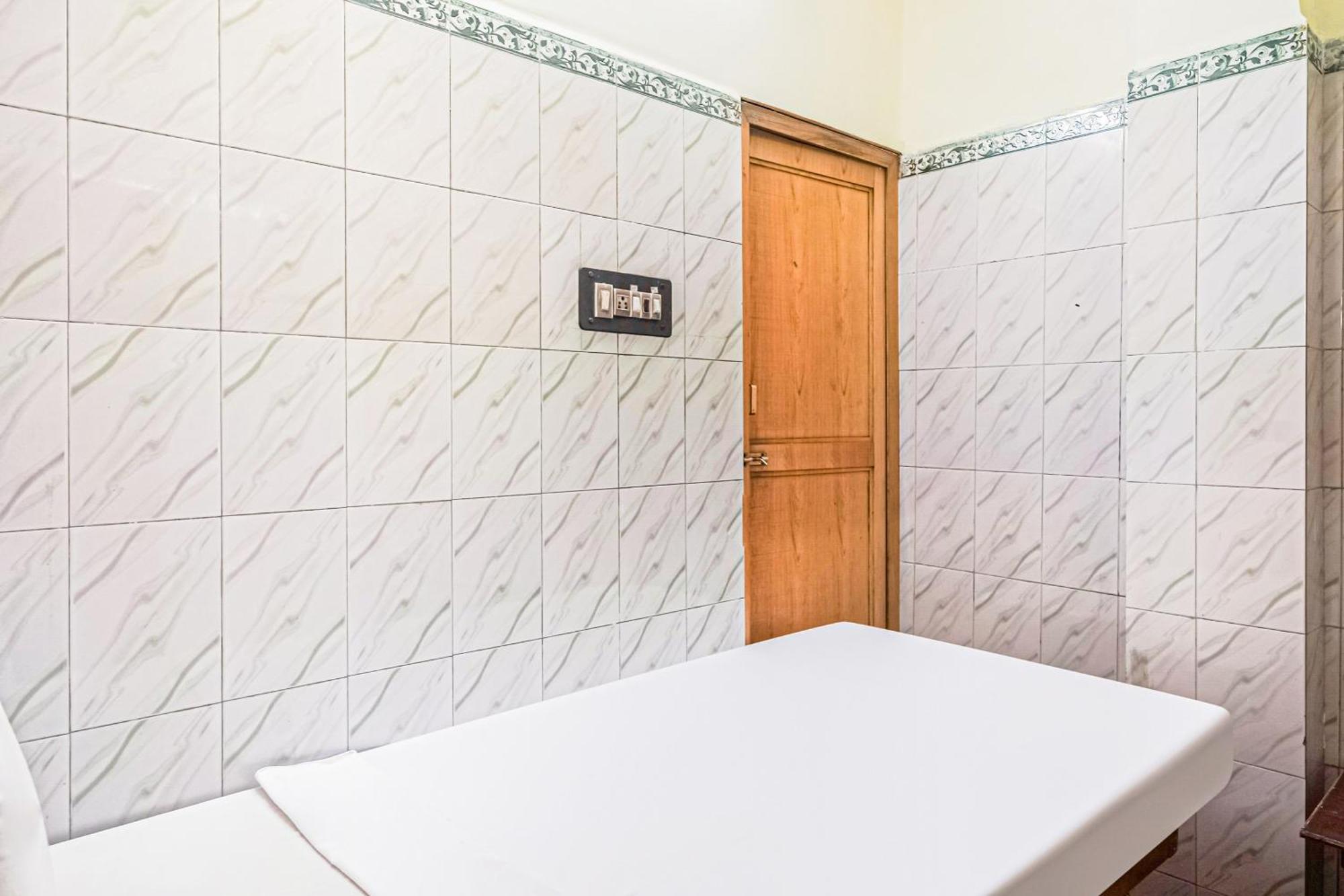 Hotel SPOT ON 84555 Venkata Sai Residency Tirupati Exterior foto